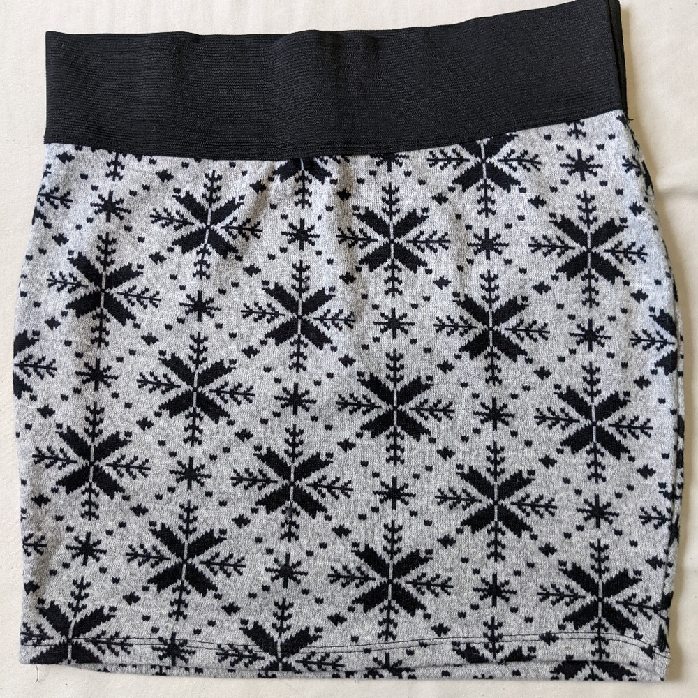 Rue21 snowflake skirt